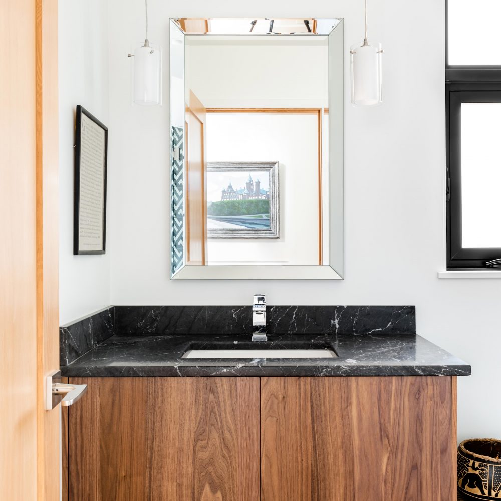 Cabico Custom Cabinets - Projet salle de bain 10 Mile Point - vue d'ensemble vertical
