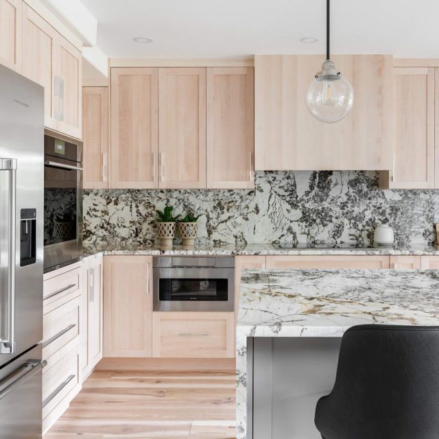 "We love all the drama stone can bring to a kitchen. On project Oceanside Townhouse the stone countertop and backsplash brought the perfect amount of drama against the white washed maple cabinets.⁠" - @thomasandbirchboutique.
⁠.
Designer: @my.westcoast.life⁠
Photographer: @dashaaphotos
.
.
.
#CabicoCabinetry #HelloCabico #CustomKitchens #CustomCabinets #CustomCabinetry #CustomCabinetryDesign #CabinetGoals #KitchenCabinets #KitchenInspiration #KitchenInspo #KitchenDesign #StoneDesign #MapleCabinetry