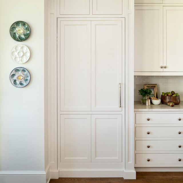 Can you guess what's behind this cabinet door? Tell us in the comments and then swipe to reveal! ➡️

Designer: @mbpdesigns
Dealer: @kitchensbydesignssi
Image: @debscannell

Cabinetry:
Unique Series Beaded Inset
Custom color match to White Dove by @benjaminmoore on Maple, 365 door style
.
.
.
#CabicoCabinetry #HelloCabico #CustomKitchens #CustomCabinets #CustomCabinetry #CustomCabinetryDesign #CabinetGoals #KitchenCabinets #UniqueSeries #CabicoUnique