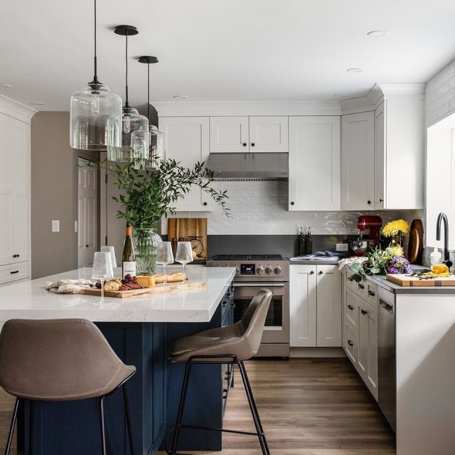 Sundays aren't scary in this kitchen. 

Two-tone navy and white kitchen designed by: @dinnissendesignco.
Photos: @amandamarycreative.

#cabico #cabicocabinetry #hellocabico #cabicocabinets #customcabinetry #customcabinets #interiordesign #design #designinspiration #cabinetdesign #cabinetry #cabinets #twotone #twotonekitchen #twotonecabinets