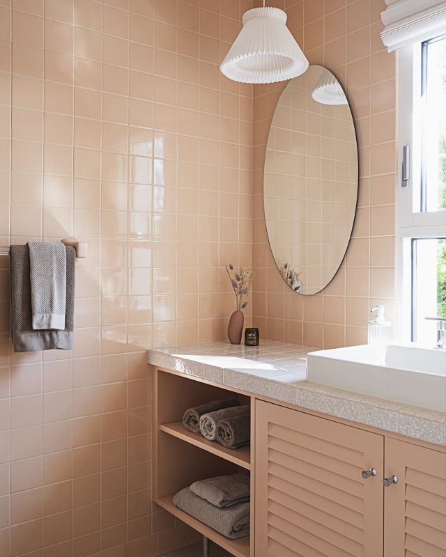 Getting ready for a special occasion today? Step into the charm of this retro blush bathroom. The subtle 60s accents combined with the elegant blush cabinets perfectly complement each other for a nostalgic yet modern design. 

Unique Series Cabinetry: Custom color on MDF, custom door style
Designer: Cindy Raymond
Photographer: @marc__halle @studio.arago

#hellocabico #cabicocabinets #luxurydesign #customcabinets #luxurybathroom #blush #valentinesday #romanticdesign #gettingready
