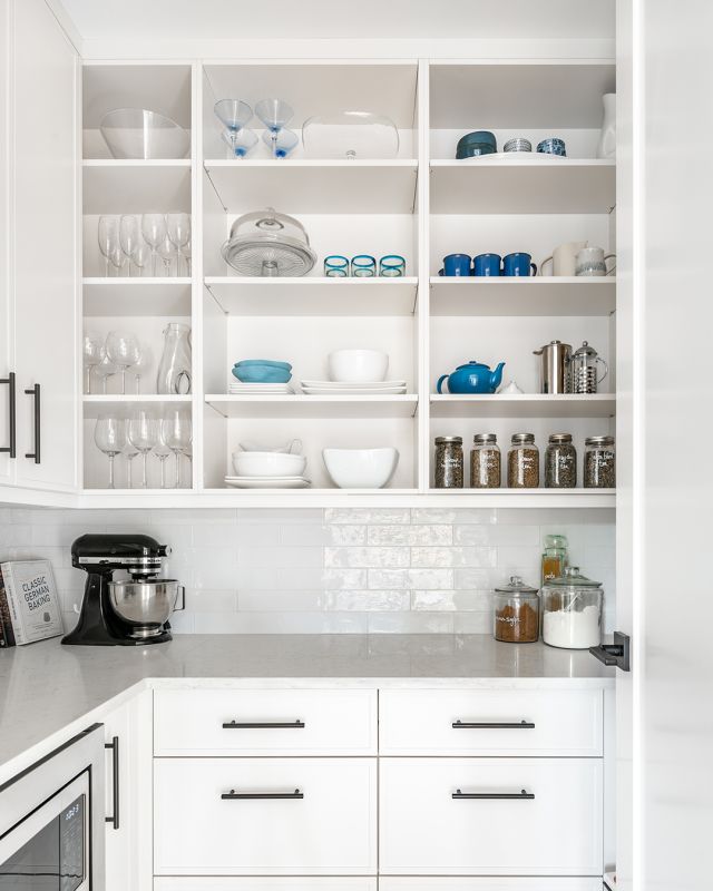 Embrace the renewal of spring by transforming your pantry into a haven of refinement and efficiency. What’s your secret to a perfectly organized pantry? 

Unique Series Cabinetry: Custom color on MDF, 90 door style 
Designer: @jasonrolstone
Dealer: @thomasandbirchboutique
Photographer: @dashaaphotos 

#hellocabico #cabicocabinets #luxurydesign #customcabinets #pantry #organization