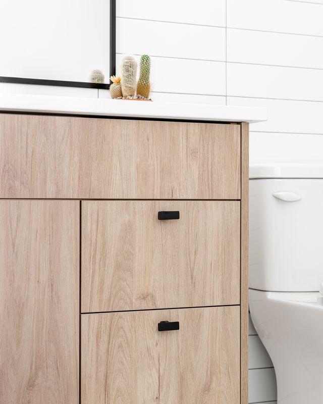 This bathroom vanity features a textured laminate that perfectly mimics natural wood grain, bringing a touch of organic elegance into the space. Can you believe it's not real wood? 

Essence Series Cabinetry: Greenwich, Tonic door style
Designer: @alexandragraham
Dealer: ​@thomasandbirchboutique
Photographer: @dashaaphotos

#texturedlaminate #craftsmanship #hellocabico #cabicocabinetry #fauxwood #cabicocabinets #luxurycabinetry #bathroomdesign #luxurydesign #design #bathroom