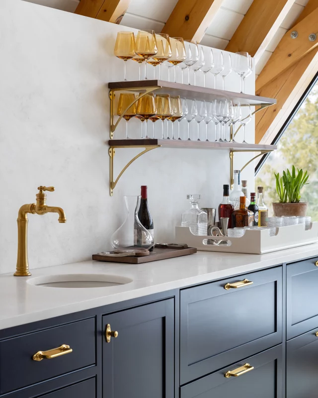 Craft the perfect cocktails in this stunning bar area. A dedicated kitchen space designed for your mixologist aspirations! 

Unique Series Cabinetry: CM L-12730 on Maple, 300/K door style
Dealer: Kitchen World, Inc. @functionandforminteriors
Designer: Annette Lewis
Photographer: @dwellingphotography

#hellocabico #customcabinetry #customcabinets #interiordesign