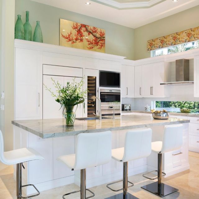Allow your creativity to blossom with the ultimate custom cabinetry. 

Luxury kitchen design courtesy of Florida-based @theplaceforkitchensandbaths.

Featuring Elmwood cabinetry: 
White on Maple, Raton door style
.
.
.
#Elmwood #ElmwoodCabinets #ElmwoodCabinetry #CustomCabinets #CustomCabinetry #LuxuryDesign #InteriorDesign #KitchenDesign #BathDesign #CustomDesign