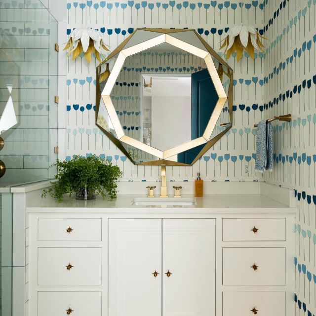 Breathing in a new season with a splash of color.

Fun and bold bathroom designed by @mbpdesigns, @watsonlaurie
Dealer: @kitchensbydesignssi
Photographer: @debscannell
#ExperienceElmwood #ElmwoodCabinets #ElmwoodCabinetry #CustomCabinetry #LuxuryDesign #BathroomDesign #BathDesign #BathroomVanity #BathroomCabinets #LuxuryBathroom