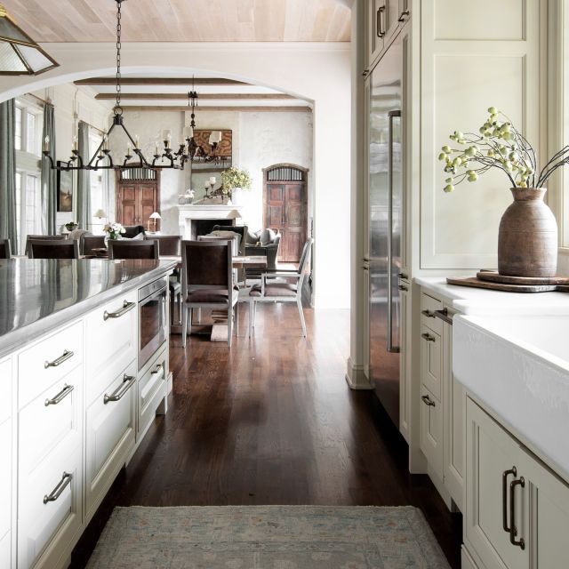 A warm kitchen with muted undertones. Designer @melissamorgandesigner paired maple cabinets with a light neutral paint for an elegant final product.

Photography: @melissammillsphotographer

Featuring Elmwood cabinetry:
Custom color match to Sherwin Williams Wool Skein on Maple, Huntington door style

#ExperienceElmwood #ElmwoodCabinets #ElmwoodCabinetry #CustomCabinetry #LuxuryDesign #NeutralKitchen #MapleCabinets #ModernFarmhouse