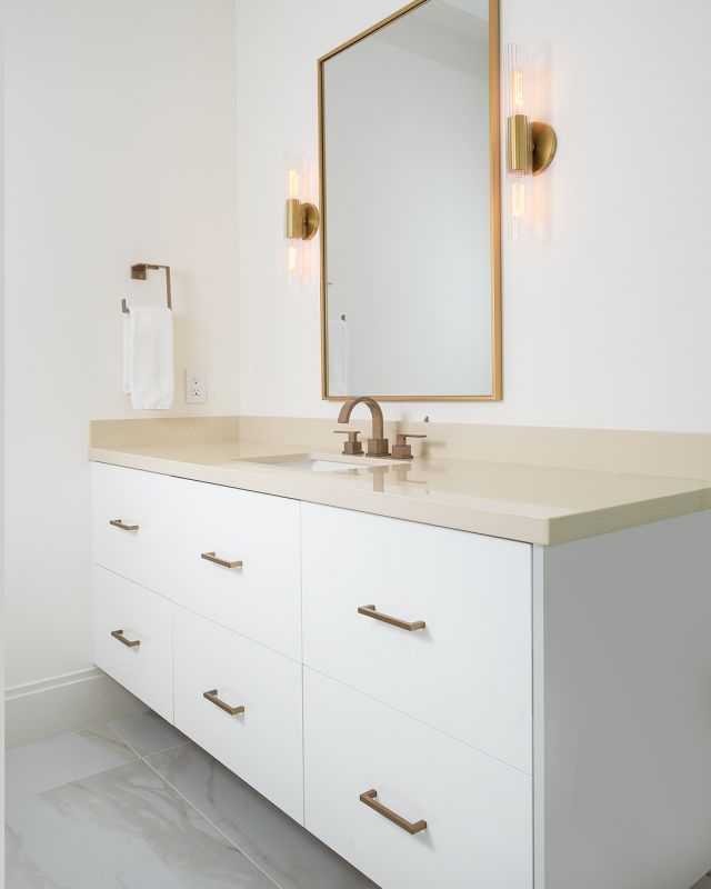 The gold hardware against the crisp white cabinets brings luxury and sophistication to the space—the perfect spa-like ambiance to get ready in the morning.

Cabinetry: Lux Aura Gloss, Odessa door style
Dealer: @pbplanningandbuilding
Photographer: Andy Frame Photography

#ExperienceElmwood #ElmwoodCabinets #ElmwoodCabinetry #CustomCabinetry #LuxuryDesign #ModernKitchen #Luxurybathroom #Golddesign